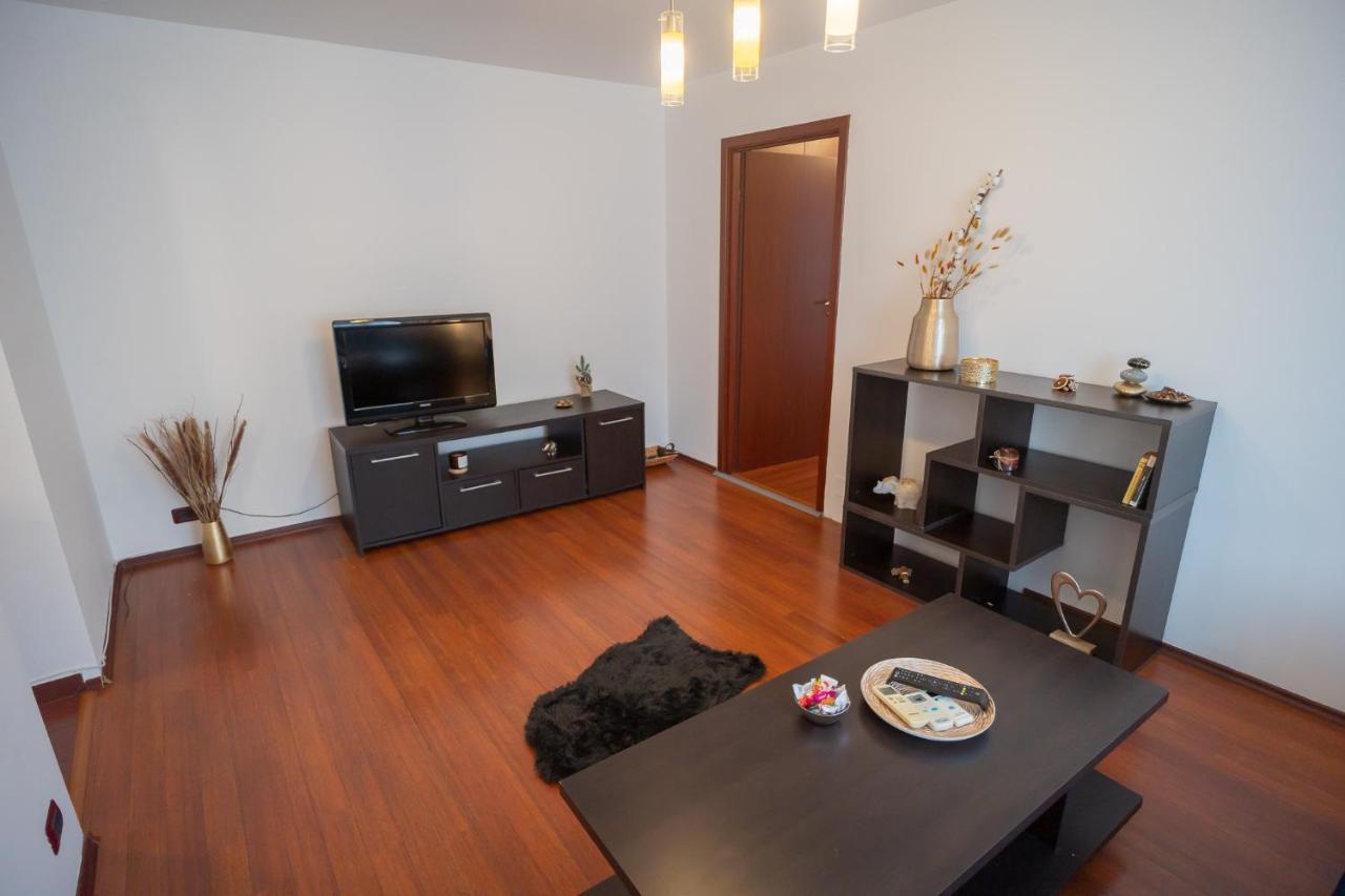Spacious 2Br Dristor Apartment Bukares Bagian luar foto